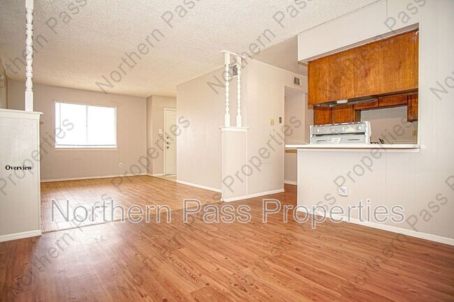 Building Photo - 8548 Arboleda Dr