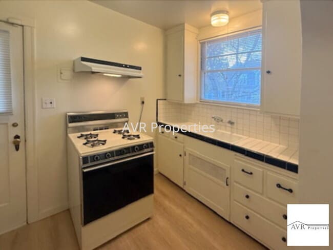 Building Photo - Historic studio near downtown Livermore and Library