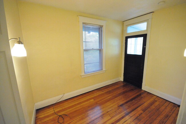 Building Photo - 2074-2078 Summit Street