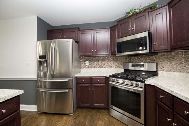 Building Photo - *Lease Special!* Fiber optic internet incl...