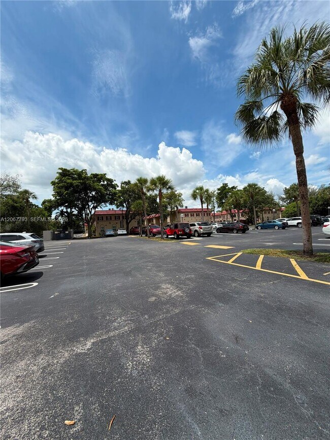 Building Photo - 3100 Riverside Dr