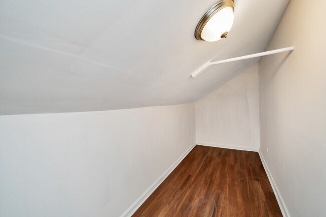 Building Photo - 1624 Fairview Dr