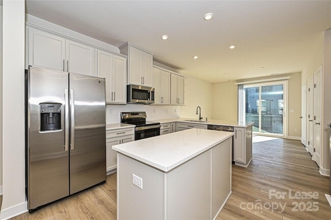 Building Photo - 1470 Samuel St