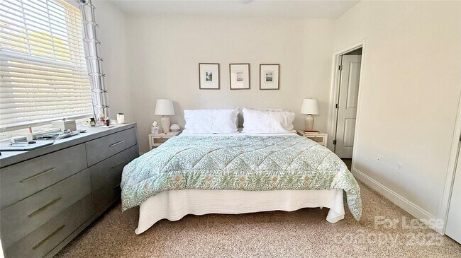 Building Photo - 1308 Kenilworth Ave