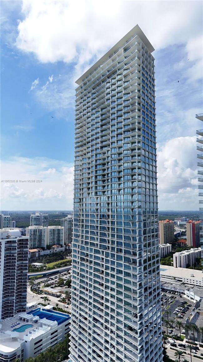 Building Photo - 16901 Collins Ave