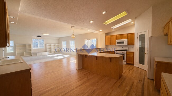 Building Photo - Bright, Open Home in Meridian!