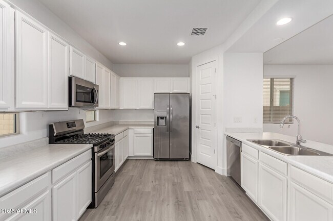 Building Photo - 7276 S 22nd Ln