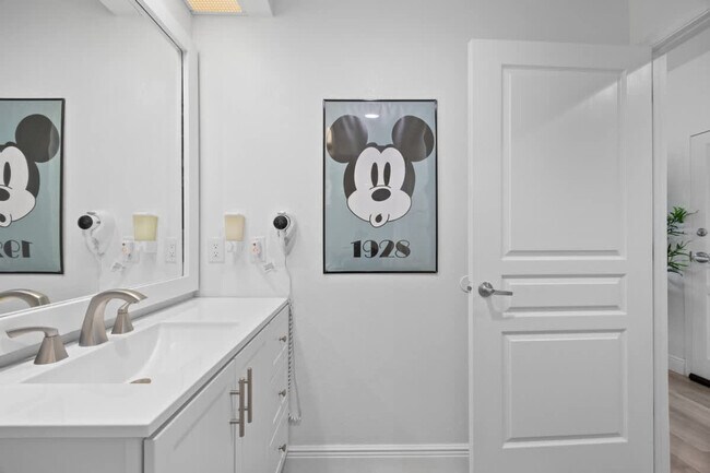 Building Photo - 8303 Palm Pkwy