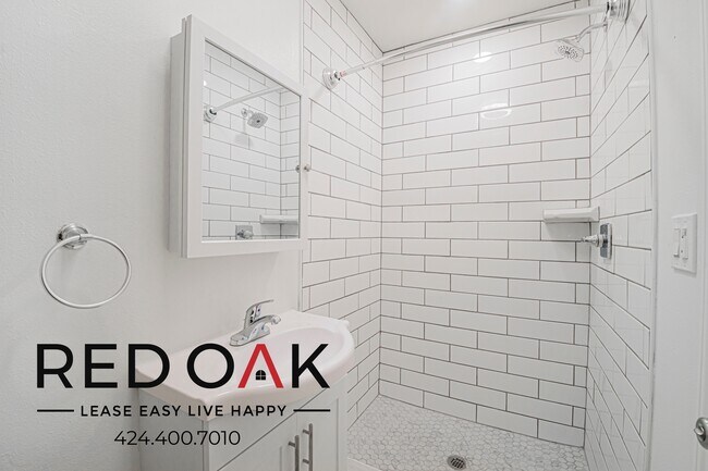 Building Photo - 1611 Oak St