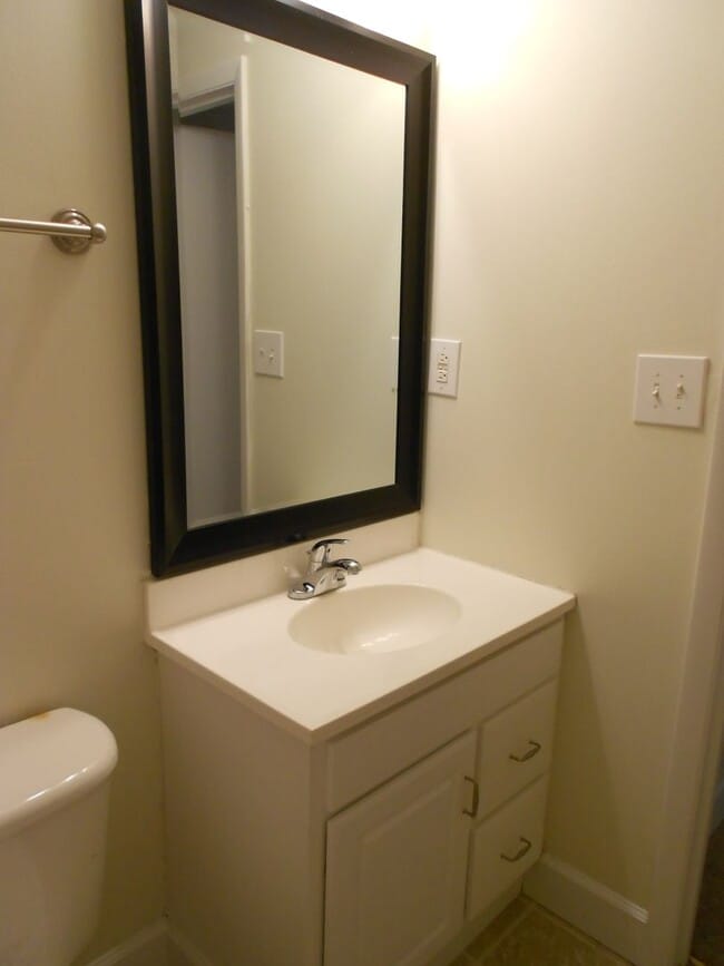 Building Photo - 1 Bedroom Apartment in Downtown Athens - S...