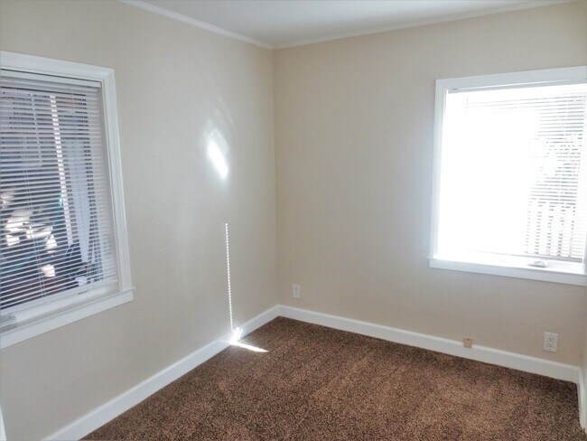 Building Photo - 254 Cypress Dr