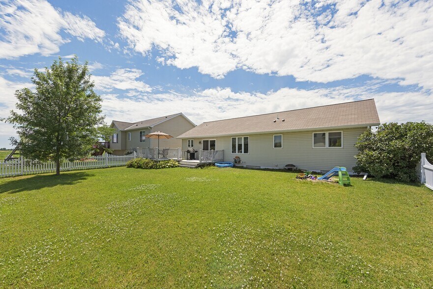 Building Photo - 1187 Blackhawk Dr SW