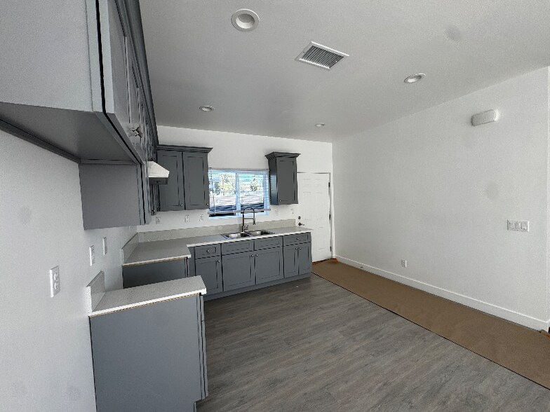 Building Photo - 1319 N Stoddard Ave