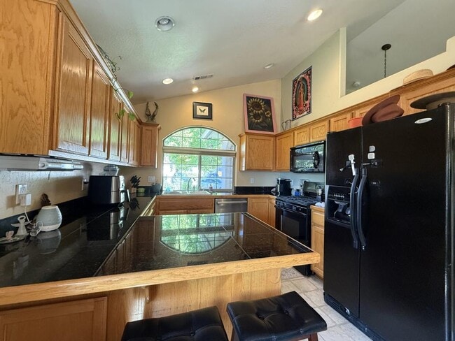 Building Photo - 1176 NE Bonny Doon Ln