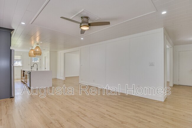 Building Photo - 3137 Edinburgh Dr