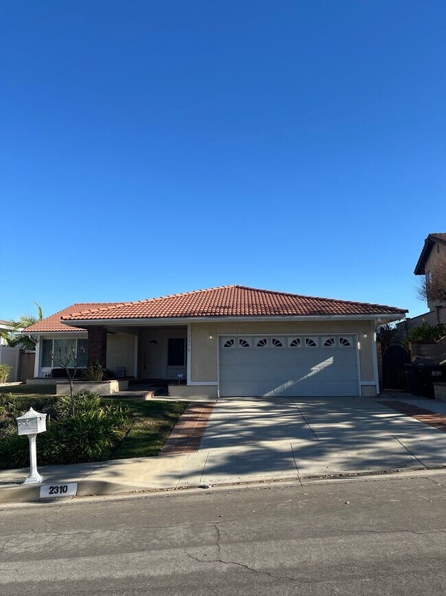 Building Photo - Spacious 4-Bedroom Home with Modern Comfor...