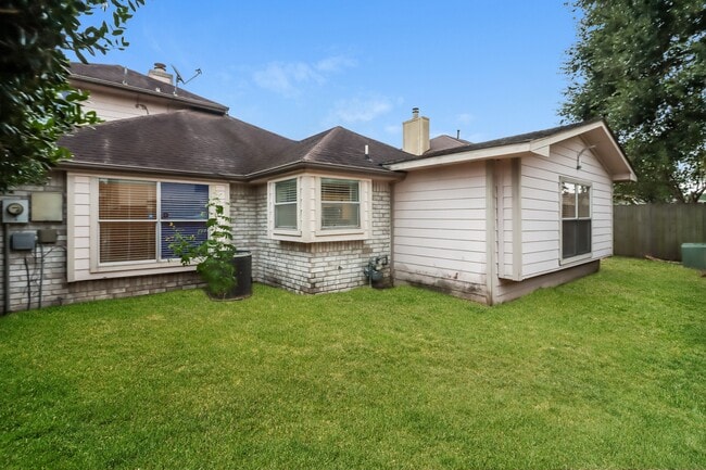 Building Photo - 12314 Meadow Ridge Dr