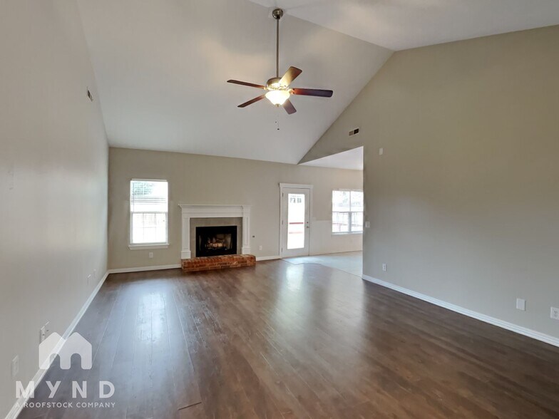 Building Photo - 214 Blake Dr