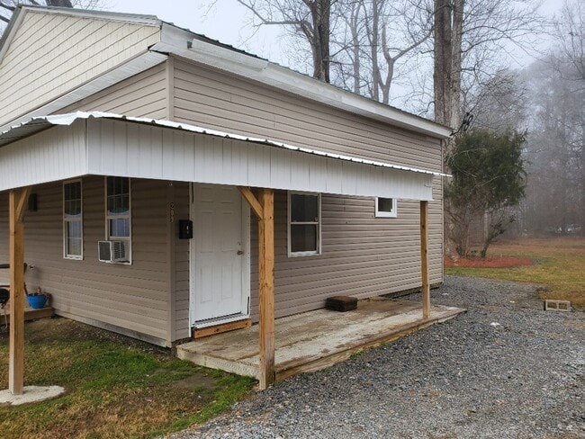 Primary Photo - Studio Apartment