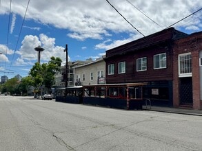 Building Photo - Queen Anne Loft Apartment