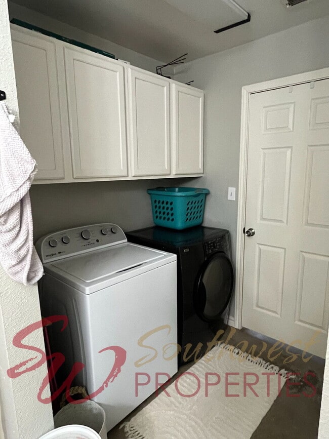 Building Photo - 2 Bedroom, 2 Bathroom Home – Low Maintenance & Convenient Living