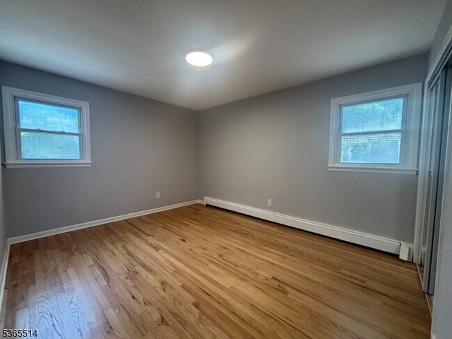 Building Photo - 34 Warman St