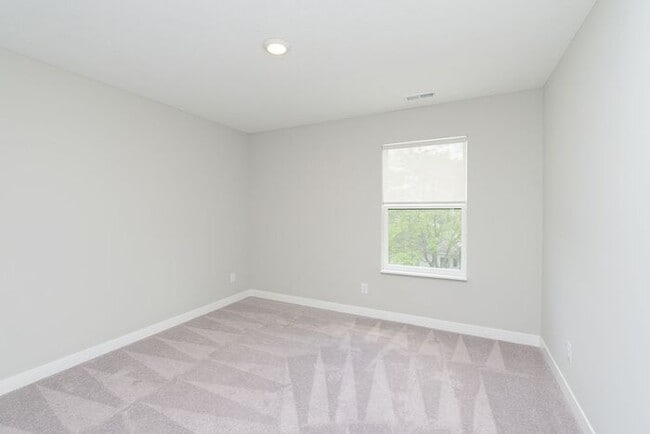 Building Photo - Gorgeous 3 Bedroom 2 Full/2 Half Bath Townhome in the Heart Of Carmel!