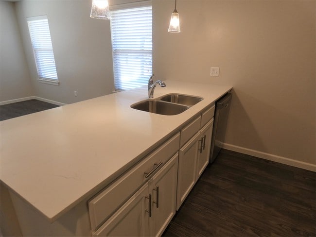 Building Photo - 409 Vail Cir