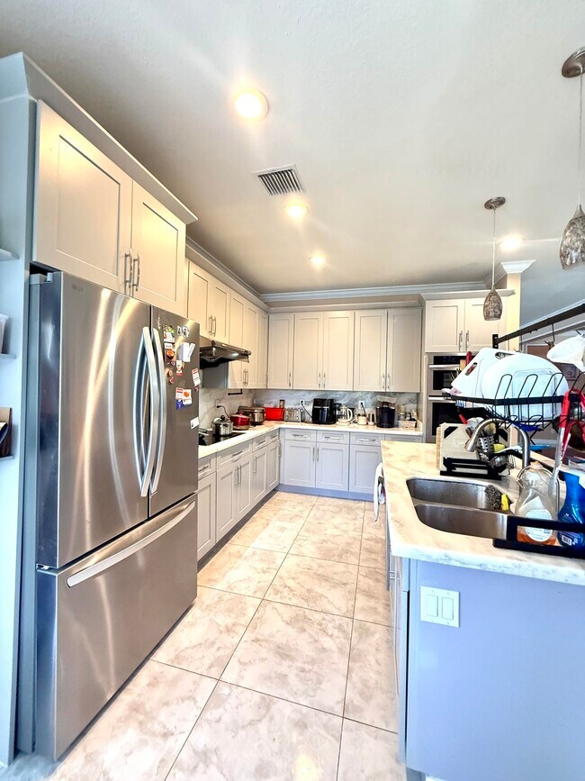 Building Photo - 1763 SW Newport Cir