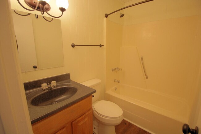 Building Photo - 510 Gurley St