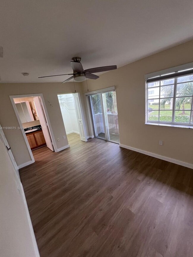 Building Photo - 2098 NE 167th St