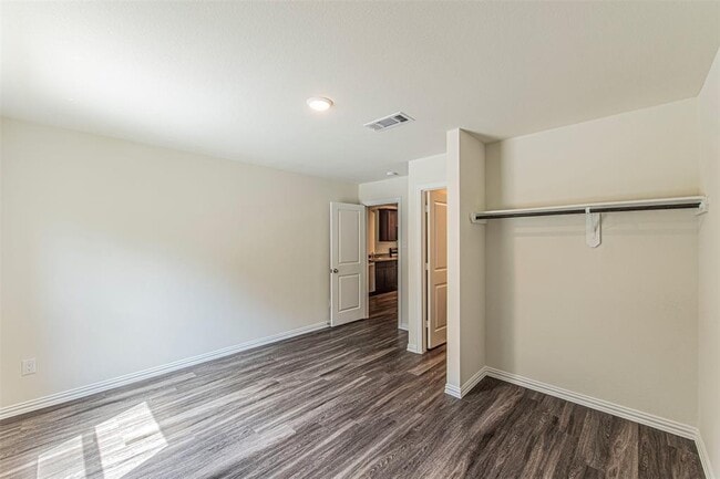 Building Photo - 5409 Nielan St