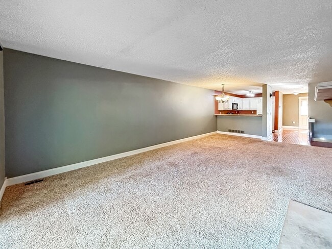 Building Photo - $0 DEPOSIT OPTION. CHARMING TWO-STORY TOWN...