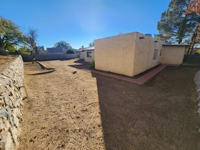 Building Photo - 3004 Missouri Ave