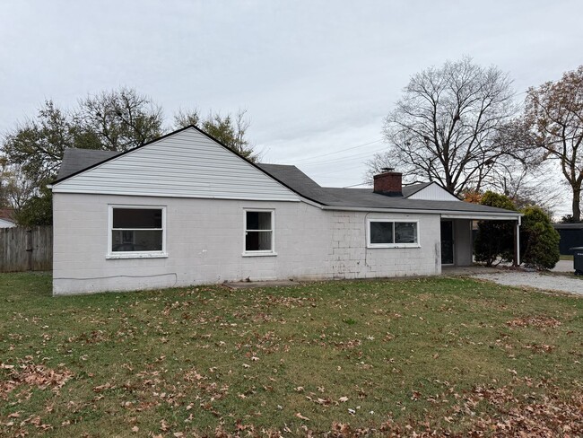 Building Photo - 4 bedroom 1 bath just off 10th street