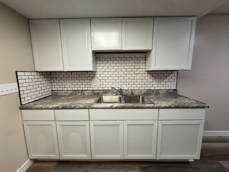 Building Photo - 1057 Delphi Ave