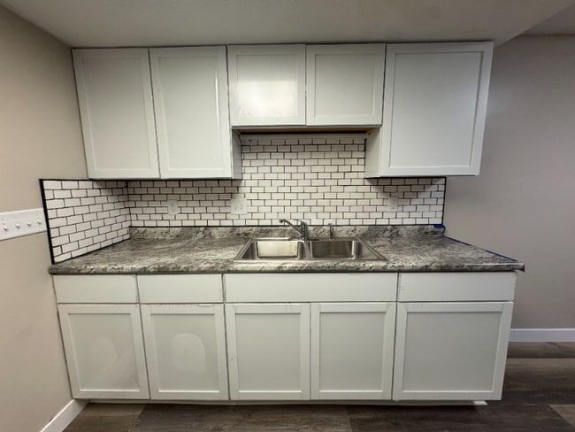 Building Photo - 1057 Delphi Ave