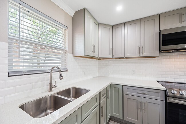 Building Photo - 2222 Peppermill Rd