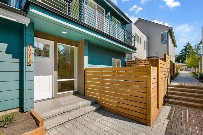 Building Photo - Fresh AIR CONDITIONED Arbor Lane Beauty!