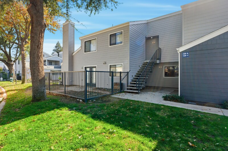 Building Photo - 7675 N First St