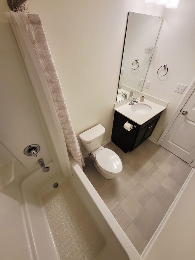 Building Photo - 597 Bloomover St