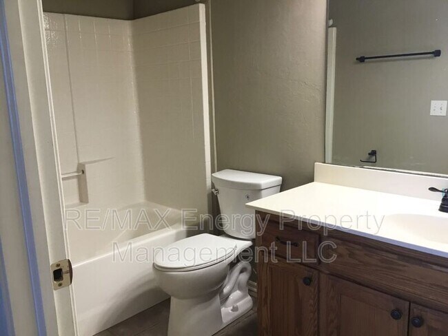 Building Photo - 408 N Willowood Dr