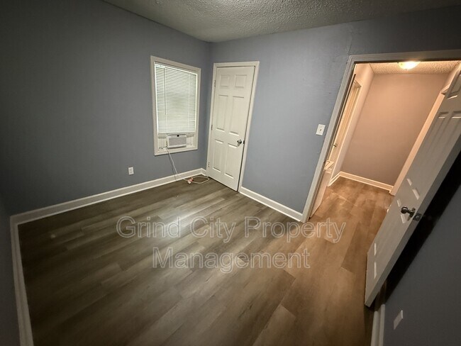 Building Photo - 3067 Princeton Ave