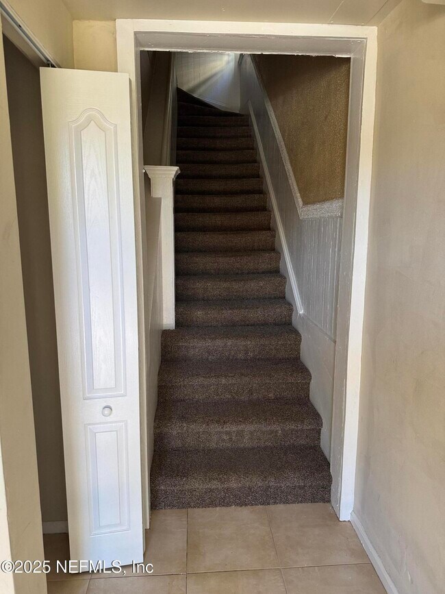 Building Photo - 1604 Cherry St