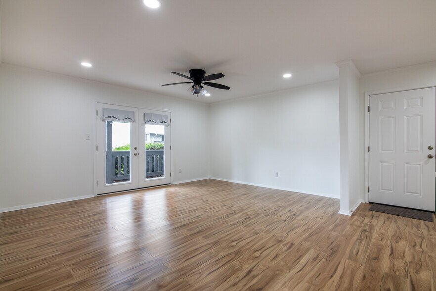 Building Photo - 500 Woodland Dr
