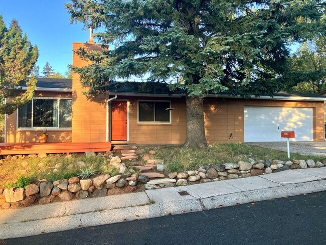 Building Photo - Stylish 3BR/2BA Single-Level Home — Lease Takeover