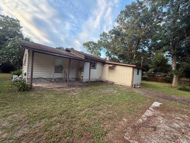 Building Photo - 703 Westway Rd