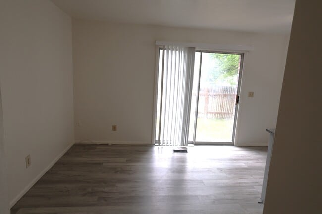 Building Photo - 1060 N 375 W
