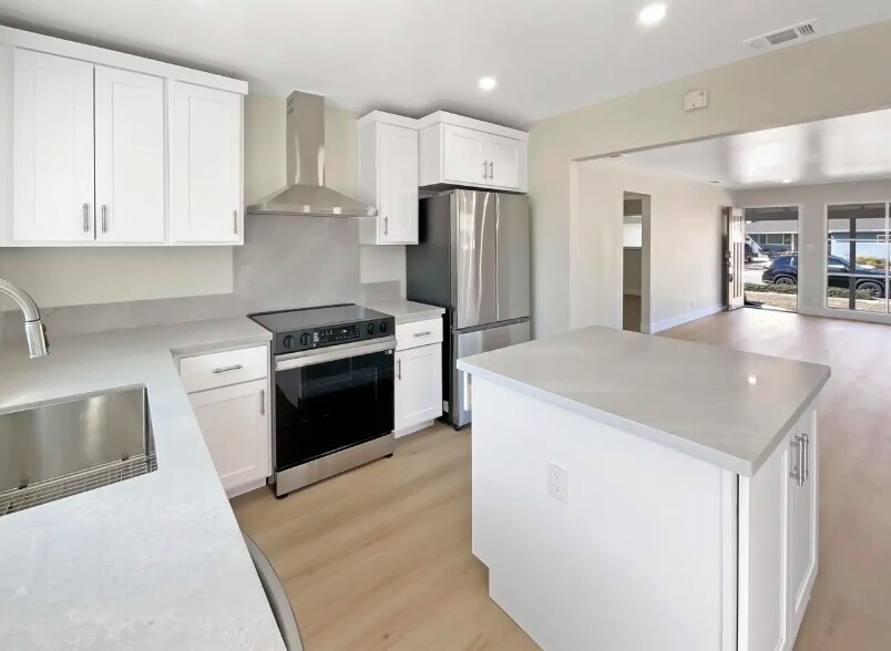 Building Photo - 4840 Piper St