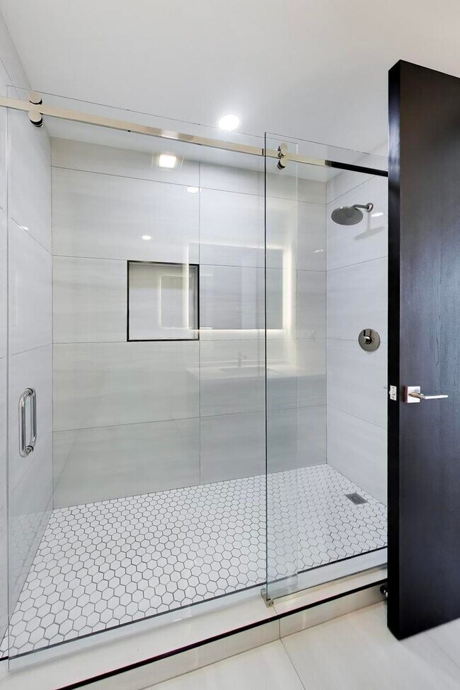 Building Photo - 6344 Hennings Ct